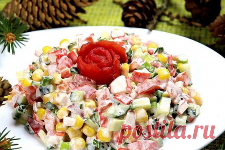 Салат &quot;Красавица&quot;

Салат с крабовыми палочками и кукурузой. Для этого салата нужны только готовые продукты, не нужно ничего отваривать. Все ингредиенты нарезать и готово! Этот салат — палочка-выручалочка, если гости уже на пороге.