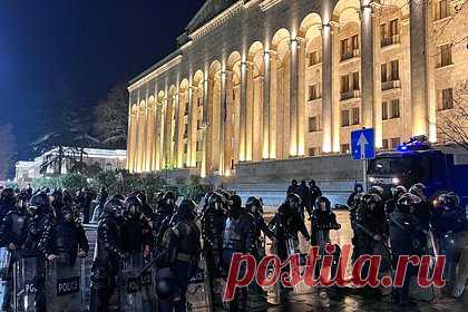 Делегация ЕС в Грузии призвала продолжить проевропейские реформы. Делегация Европейского союза в Грузии призвала власти продолжить проевропейские реформы в стране и поприветствовала отзыв законопроекта об иностранных агентах на фоне протестов. «Мы приветствуем объявление правящей партии об отзыве законопроекта об "иностранном влиянии"», — сказано в сообщении.