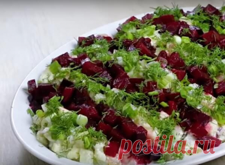 Вкуснейший салат с сельдью: готовим к новогоднему столу Салат из сельди может стать прекрасным дополнением к праздничному столу. Готовится быстро, просто и из доступных продуктов. Салат получается довольно красивым, ярким и невероятно аппетитным.