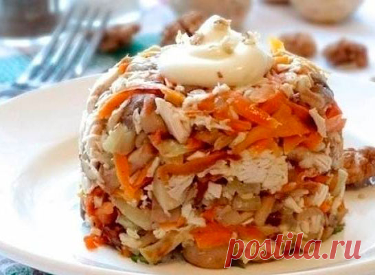 Салат с курицей и овощами «Сытный»