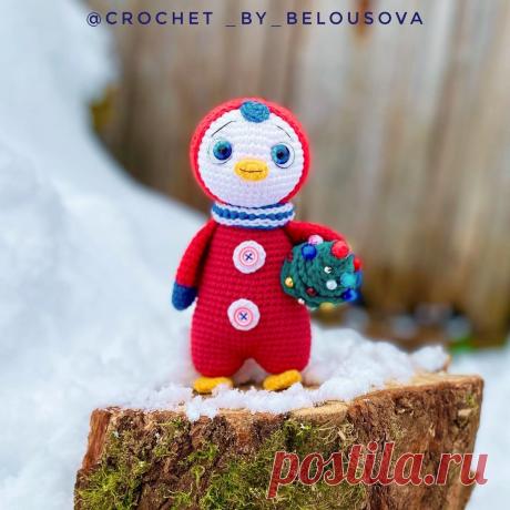 PDF Лоло и Ёлка крючком. FREE crochet pattern; Аmigurumi toy patterns. Амигуруми схемы и описания на русском. Вязаные игрушки и поделки своими руками #amimore - пингвин, пингвинята, пингвинчик, пингвинёнок, птица, птичка.