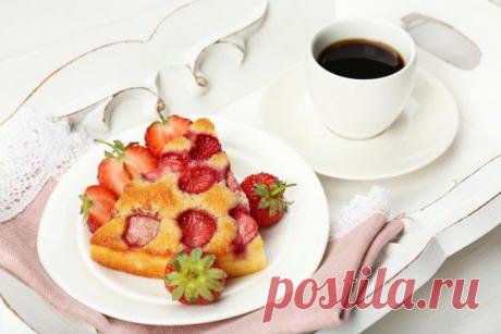 Клубничный пирог в мультиварке