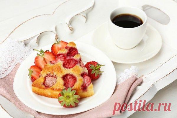 Клубничный пирог в мультиварке