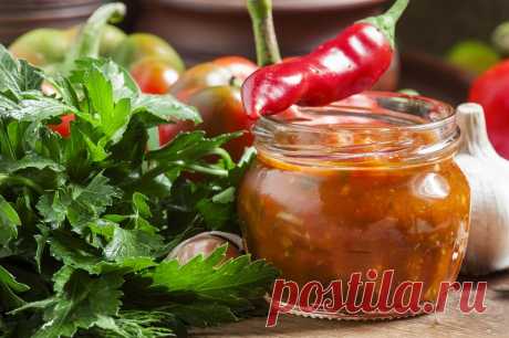 Сацебели по-быстрому: вот как приготовить вкуснятину за 5 минут! 
Отличительной чертой грузинских соусов является то, что они готовятся только из натуральных компонентов: свежих овощей, зелени, специй, а также ягодных и фруктовых соков.

В каждом соусе используется…