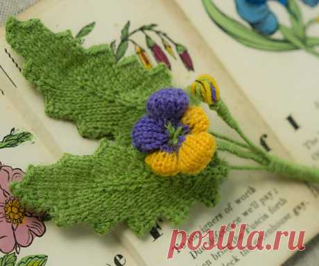 Heart's Ease Boutonniere (Stitches in Time) : Knitty First Fall 2014