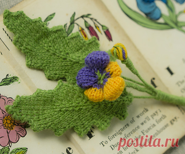 Heart's Ease Boutonniere (Stitches in Time) : Knitty First Fall 2014