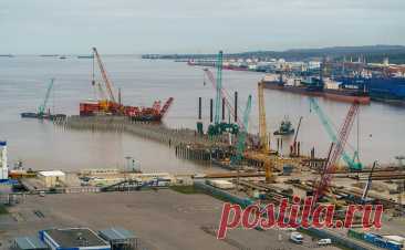 В Казахстане рассказали о транзите нефти после удара БПЛА по Усть-Луге. Казахстанская нефть отгружается штатно через порт Усть-Луга в Ленинградской области после атаки БПЛА в воскресенье, 24 августа, сообщили в Министерства энергетики Казахстана.