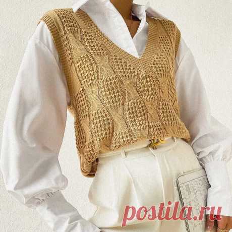 Вяжем вместе! Безрукавка с косами в горчично-коричневом цвете из магазина Шейн фигурировала в одной из прошлых статей, которая посвящена безрукавкам. Так как в комментариях поступила просьба составить схему, составила и делюсь ею с вами!  По схеме при вязании участков полупатентной резинки в лицевых нечётных рядах изнаночные петли переснимаются со спицы на спицу непровязаными + накид, лицевые вяжутся лицевыми…