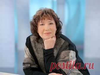 Еле́на Анто́новна Ка́мбурова (11 июля 1940, Сталинск, Новосибирская область, РСФСР, СССР) — советская и российская певица и актриса, защитник животных. Народная артистка России (1995). Лауреат Государственной премии России (1999). Основатель и художественный руководитель Московского театра музыки и поэзии (с 1992)Елена Антоновна Камбурова родилась 11 июля 1940 года в Новокузнецке (в то время он назывался Сталинском и входил в Новосибирскую область) в семье инженера Антона ...