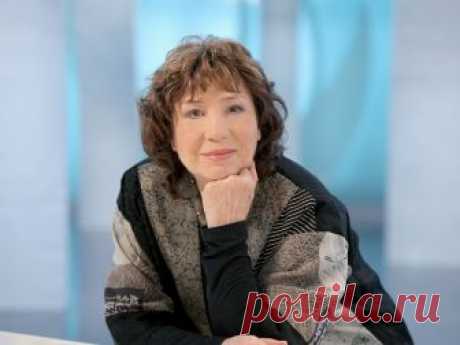 Еле́на Анто́новна Ка́мбурова (11 июля 1940, Сталинск, Новосибирская область, РСФСР, СССР) — советская и российская певица и актриса, защитник животных. Народная артистка России (1995). Лауреат Государственной премии России (1999). Основатель и художественный руководитель Московского театра музыки и поэзии (с 1992)Елена Антоновна Камбурова родилась 11 июля 1940 года в Новокузнецке (в то время он назывался Сталинском и входил в Новосибирскую область) в семье инженера Антона ...