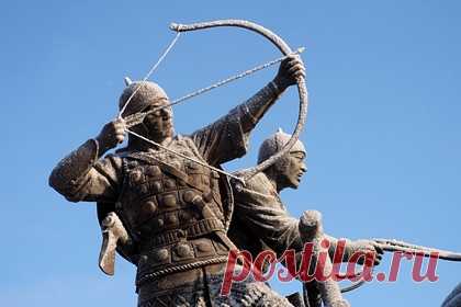 Сотрудница музея в Алма-Ате рассказала о помощи «духов воинов» перед мародерами. Заместитель директора Центрального Государственного музея Казахстана в Алма-Ате Бибигуль Дандыгараева рассказала о помощи «духов предков и древних воинов» перед мародерами, которые ворвались в музей во время беспорядков. Участники беспорядков ворвались в музей, чтобы «взять на вооружение мечи и копья гуннских воинов».