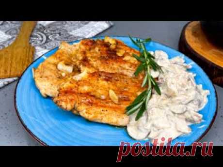 Этот рецепт стал хитом среди моих знакомых Продукты:-куриное филе-2шт-чеснок-4-5 зубчиков-соль-по вкусу-перец-1/2ч.л.-паприка-1ч.л.-розмарин-веточка-растительное масло-3ст.л.-сливочное масло-20грдля соуса:-шампиньоны-200-250гр-лук-1шт-сливочное масло-20-30гр-растительное масло-2ст.л.-творожный сыр-100гр или жирная...