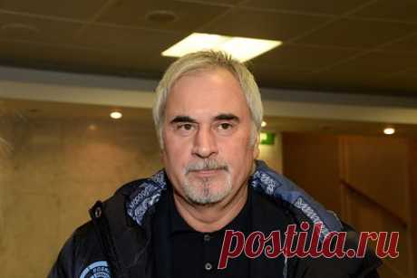 Валерий Меладзе отменил еще один концерт. Эстрадный певец Валерий Меладзе отменил еще один концерт. Артист перенес концерт в Узбекистане с января на февраль. «Концерт, который был запланирован на 22 января, переносится на 7 февраля. Администрация приносит свои извинения», — говорится в сообщении. Ранее певец перенес концерт в Ташкенте.