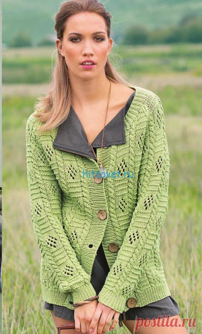 Вязаный жакет с ажурными ромбами.