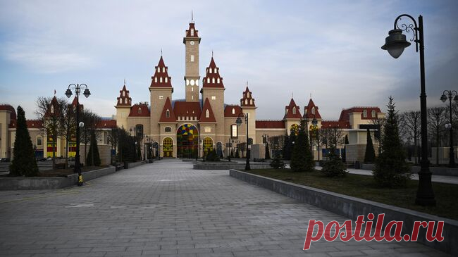 В Москве на аттракционе застряли 17 человек