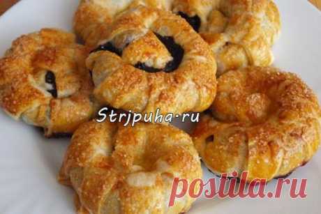 Слойки «Улитки» с черникой