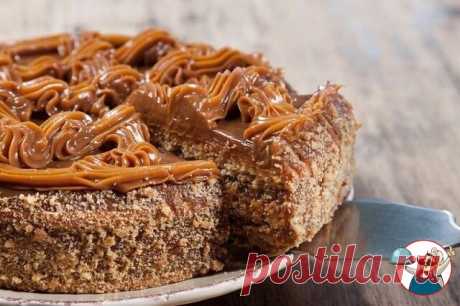 5 ВКУСНЕЙШИХ МЕДОВЫХ ТОРТИКОВ      
1. Медовый торт со сметанным кремом

Ингредиенты:

Для теста:

Яйца — 3 шт.
Сахар — 1 стак.
Мед — 1 ст. л.
Сода — 1 ч. л.
Мука — 2 стак.

Для крема:

Сметана — 500 г
Яичные желтки — 2 шт.
Сахар — 1 стак.
Сливочное масло — 150 г

Для украшения:

Грецкие орехи — по вкусу
Шоколад — по вкусу

Приготовление:

1. Взбить яйца вместе с сахаром в светлый крем. Добавить мед и муку, просеянную вместе с содой. Перемешать. Должно получиться густое те...
