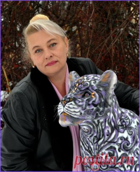 Lioness lacemaker by Irina Kotelnikova | Tedsby