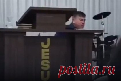 Священник вспомнил об отце и упал замертво во время проповеди