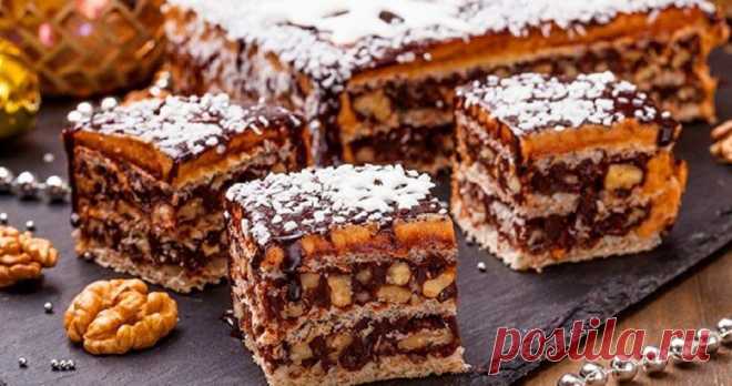 Ммм… Вафельный торт “Грильяж”. Это НЕЧТО! Божественный вкус! Уверяю — стоит попробовать. Вафельный торт “Грильяж” Ингредиенты -200 гр. сахара. -200 гр. масла. -200 гр. меда (4 ст.л. полные). -1,5 ст.л. какао. -250 гр. рубленых орехов. -5 шт.