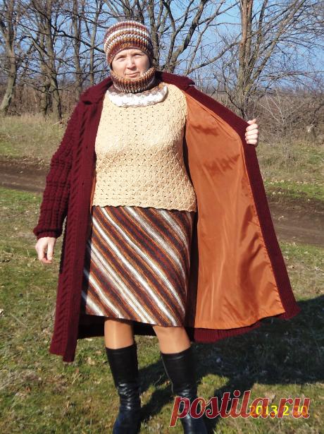 Пальто, юбка, кофта, шапка, и воротник... обвязала себя )))