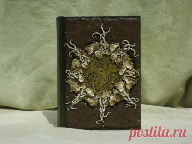 Обложка журнала *Трискеле* по SensiArts на deviantart