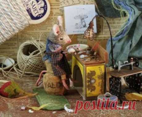 Если в доме завелась рукодельница..., памятка для домашних))) . 1. Место обитания. Места хенд-мейдерам (далее ХМ) надо много. Лучше всего подойдет большая комната с кучей полочек, коробочек и двумя-тремя столами. Помните, сколько бы полочек вы не сделали ваш новый питомец займет их все! Никогда не прибирайтесь в жилище ХМ т...
