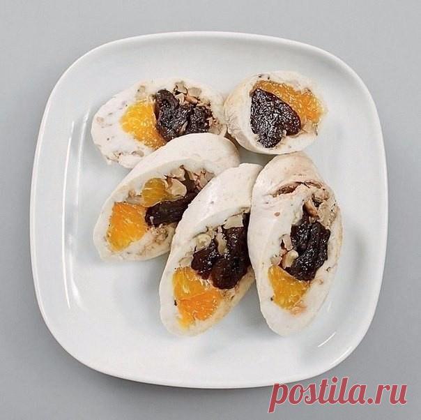 ПАРОВОЙ КУРИНЫЙ РУЛЕТ С МАНДАРИНАМИ И ЧЕРНОСЛИВОМ