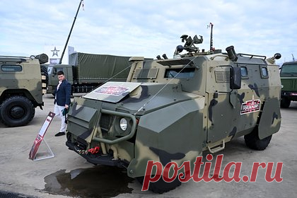 Минобороны заказало партию бронеавтомобилей в варианте «Безумный Макс». Министерство обороны России заказало партию бронеавтомобилей «Тигр-М» в варианте «Безумный Макс» с усиленной защитой. Новая версия машины получила навесные бронелисты, обеспечивающие защиту колес, дверей, решетки радиатора, лобового стекла и капота. «Тигр-М» может нести пулемет и систему «Туча».