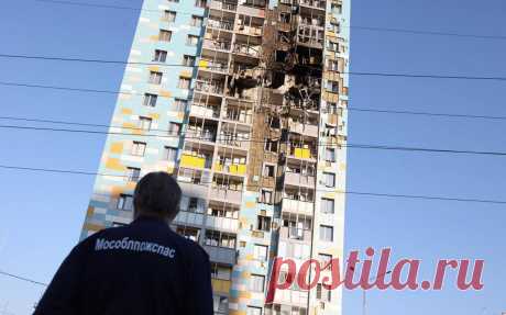 В Раменском эвакуировали жителей пяти домов из-за падения дрона. В ночь на 10 сентября украинские дроны атаковали девять российских регионов, включая Подмосковье. В последнем было сбито 14 беспилотников, повреждения получили два многоэтажных здания, жителей близлежащих домов эвакуировали
