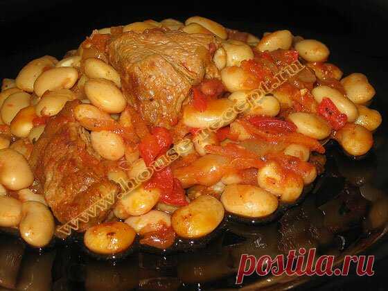 Фасоль в томатном соусе с мясом