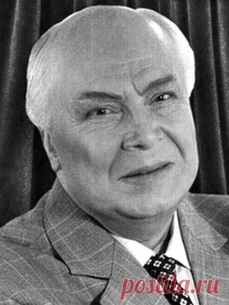 15 мая - Родился Владимир Трошин (15 мая 1926 — 25 февраля 2008 ) - советский и российский певец, актер театра и кино, Народный артист РСФСР