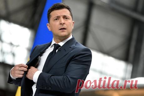 Глава Крыма похвалил Зеленского за регулярную оплату квартиры в Крыму. Глава Крыма Сергей Аксенов счел президента Украины Владимира Зеленского ответственным плательщиком за свою квартиру на полуострове. «Зеленский дисциплинированный, молодец. По шесть тысяч рублей в месяц. Благодарность ему. Приводим его в пример. Смотрите, даже человек не приезжает, не живет, а оплачивает», — сказал он.