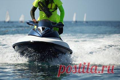 Швеция решила помочь Украине скутерами. Правительство Швеции поручило отправить Украине водные скутеры, стоящие на вооружении у службы береговой охраны. Об этом заявили в правительственной канцелярии. В заявлении отмечается, что гидроциклы пользуются спросом на Украине, и, по данным береговой охраны, скутеры могут быть немедленно переданы Украине в дар.