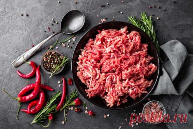 Блюда из свиного фарша: рецепты с фото от Шефмаркет Рецепты блюд из свиного фарша можно встретить практически в любых кулинарных книгах различных национальностей.