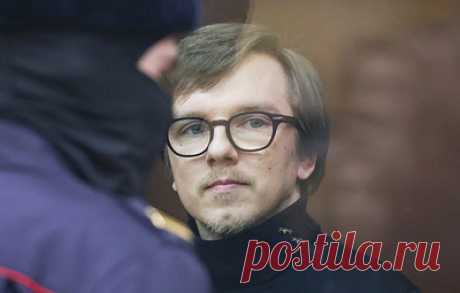 Приговор осужденным администраторам Telegram-канала &quot;Тушите свет&quot; обжаловали. Коммерческий директор Ксении Собчак Кирилл Суханов, бывший главный редактор журнала Tatler Ариан Романовский и журналист Тамерлан Бигаев ранее получили сроки до 7,5 года колонии строгого режима
