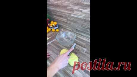 Безумно вкусный и простой в приготовлении насыпной пирог.
Рецепт:
Масло сливочное 200г.
Сахар 1ст. (Стакан 200мл)
Яйцо С1 2шт.
Ванилин щепотка
Разрыхлитель 1ч.л
Мука 3ст. (Стакан 200мл.)

Начинка:
Джем, варенье или ягоды.
На видео начинка из клубники и земляники.
800г. Ягод+100г.сахара. Вскипятить.
1/2стакана воды (200мл.стакан) смешать с 2ст.л кукурузного крахмала. Добавить к ягодам и варить помешивая 3-5 минут на слабом огне.
