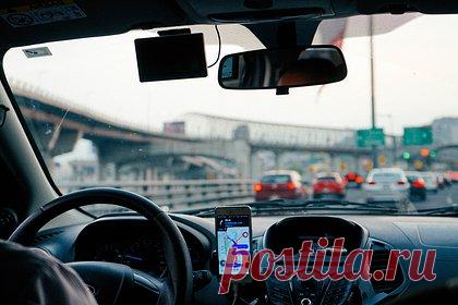 Володин запустил опрос о закупках отечественных авто для российских чиновников. Средства бюджета необходимо направлять на развитие российского автопрома. Об этом заявил спикер Госдумы Вячеслав Володин. Он запустил опрос, в котором поинтересовался, считают ли респонденты правильным закупать отечественные автомобили для органов исполнительной власти, депутатов, бюджетных учреждений и госкорпораций.