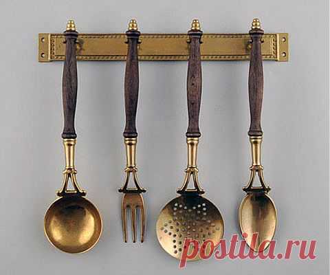 Аксессуары для кухни на подставке (половник, шумовка, ложка, вилка) 36х36см , Stilars (интерьерные аксессуары), Отделка из латуни "Состаренная" латунь, Всё для кухни