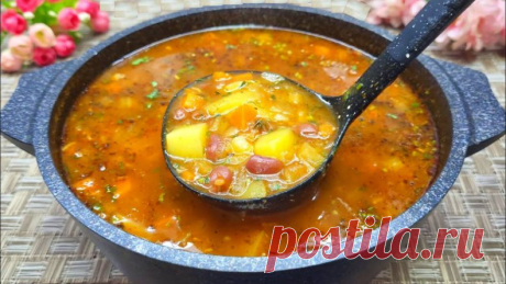 Беру банку фасоли и готовлю гениальный суп! Вкусный рецепт из простых продуктов!
Благодаря этому быстрому и вкусному супу я уверена, что вы сможете приготовить аппетитное блюдо на обед без особых хлопот.

Ингредиенты:
 Фасоль консервированная - 1 банка
 Морковь - 1 шт
 Лук - 2 шт
 Растительное масло - 1 ст.л.
 Масло сливочное - 25 г
 Вода - 1 л
 Картошка - 330 г
 Томатная паста - 2 ст.л.
 Приправа хмели-сунели - 1 ч.л.
 Чеснок - 2-3 зубчика
 Кинза - половина пучка
 Соль, ч...