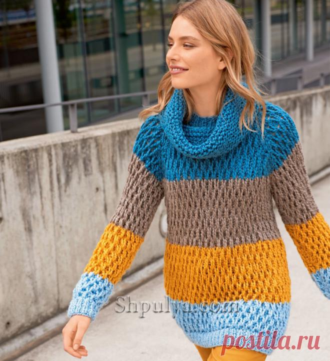 Удлиненный пуловер узором из снятых петель и шарф-петля спицами