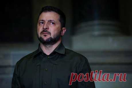 Зеленскому посоветовали бежать из страны. Бывший американский разведчик Скотт Риттер предложил Владимиру Зеленскому бежать из Украины. В противном случае, предупредил эксперт, Зеленский может нарваться на гнев офицеров, которые чувствуют себя преданными из-за его некомпетентности.