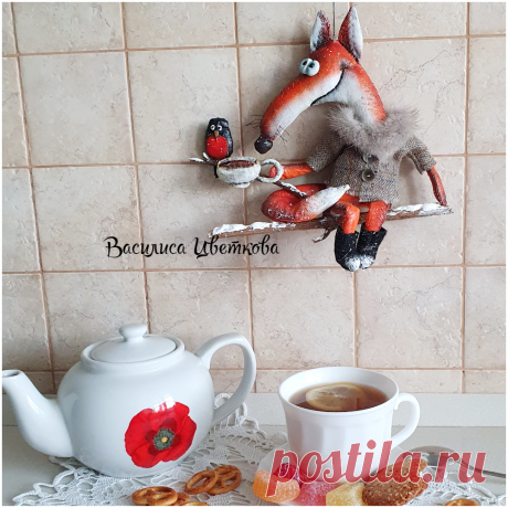 Лиса-чаевница пошита из ткани, расписана акриловыми красками.