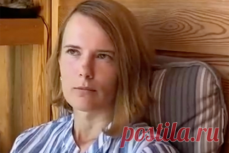 Россиянка с инвалидностью стала полиглотом и начала давать уроки. Прикованная к инвалидной коляске жительница Батайска Ростовской области Натали Милан стала полиглотом и начала заниматься с людьми со всего мира. Иногда она проводит бесплатные уроки для инвалидов. По словам Милан, в 9 лет у нее диагностировали мышечную атрофию. Уже через пять лет она перестала ходить.