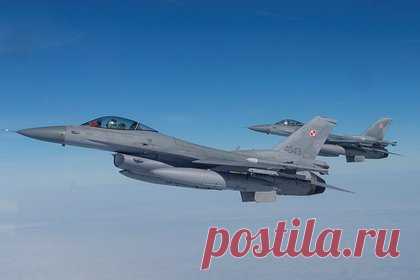 Названы сроки начала обучения украинских пилотов F-16. Украинские пилоты истребителей F-16 начнут обучаться в июле, заявил министр обороны Дании Троэльс Лунд Поульсен. «Я ожидаю, что к концу июня мы сможем все официально организовать и уже после этого начнем обучение», — сказал он, добавив, что украинцы смогут пилотировать F-16 уже через 6 месяцев после начала программы.