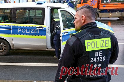 Полиция ФРГ предотвратила теракт с использованием токсичных веществ. Полиция ФРГ задержала двух иранцев в городе Кастроп-Рауксель в федеральной земле Северный Рейн — Вестфалия, которые подозреваются в подготовке теракта с использованием токсичных отравляющих веществ — цианида и рицина. Химикаты были изъяты в ходе обыска и отданы на экспертизу.