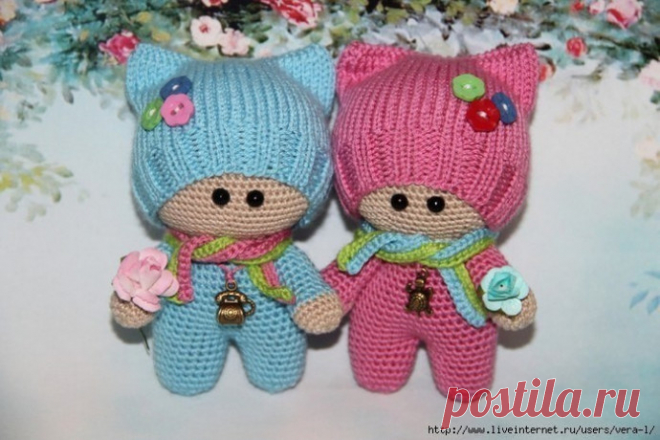 Вязаные пупсы Йо-йо Вязаные пупсы Йо-йо завоевали сердца многих рукодельниц и мам. Они смотрятся потрясающе мило, очень мягкие и тискательные, да еще и вяжутся достаточно быстро.Автором оригинальной идеи является Марина Захарова. Схема вязания пупса крючком представлена ниже, под фотографиями.Вязаная игрушка...