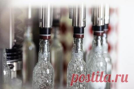 В России раскрыли «спиртовые» схемы теневого алкорынка. Федеральная служба безопасности и Федеральная налоговая служба в ходе анализа национального алкогольного рынка, который проходил с начала года, выявили схему по выводу в серую зону более 40 процентов легально произведенного в стране с 2020 года медицинского спирта.