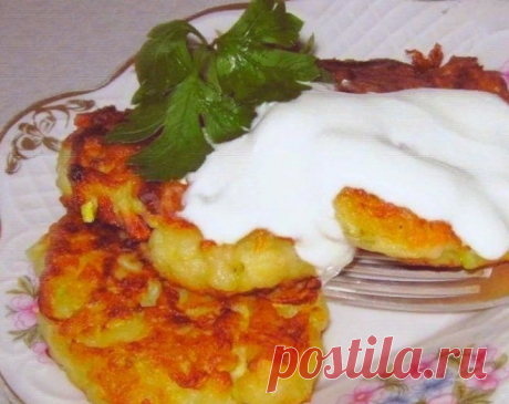 Кабачок и одна картошка. Лакомство на сковородке за 10 минут. Вкуснее и проще драников не готовил Нравятся всей семье, особенно горяченькие, прям со сковородки, с пылу с жару, так сказать. Попробуйте приготовить и порадовать близких вкусными драниками