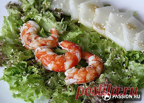 Салат с дыней и креветками